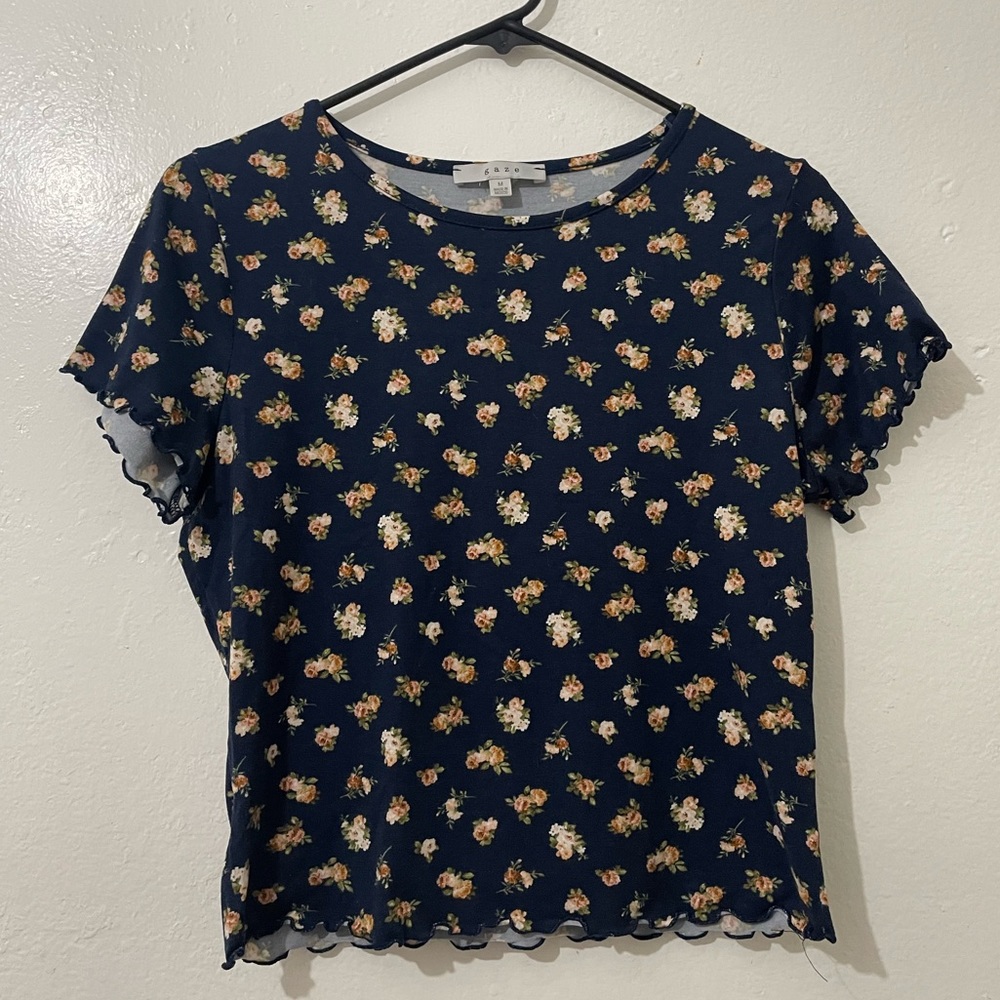 🌺Beautiful Gaze Flower Ruffled crop top!!